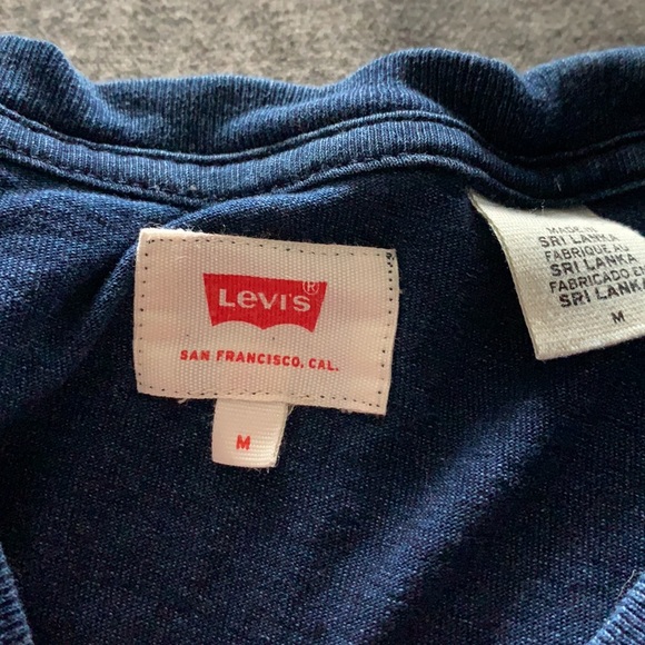 Levi’s plain pocket tee - Picture 3 of 3